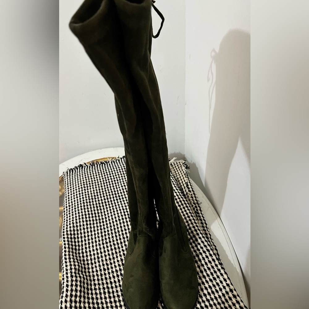 Over knee boots gently used size 10 very comfortable